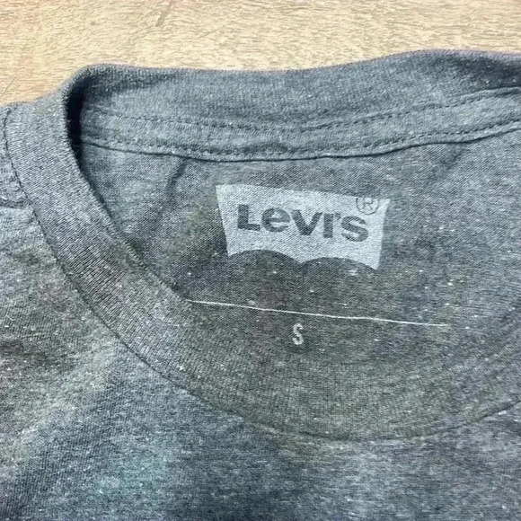 Levi’s T-shirt size Small, EUC - Picture 3 of 4